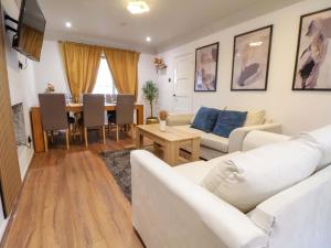 Steam and Stay Hoole