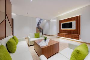 Urbanview Hotel Yampi TB Simatupang