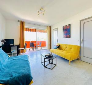 Cosy studio with terrace, pool & AC