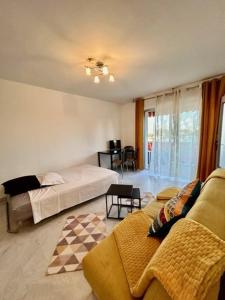 Cosy studio with terrace, pool & AC