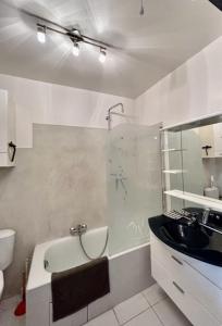 Cosy studio with terrace, pool & AC