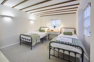 Fantastic Grade II listed renovated coach house