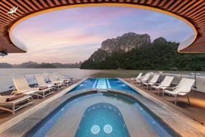 Halong Lyra Grandeur Cruise