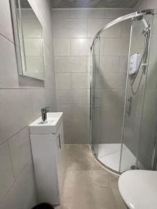 en-suite rooms available for short term