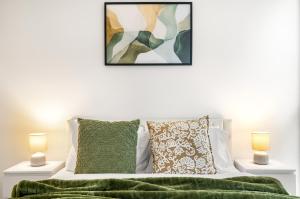 Spacious Panoramic 2BR Apt CBD Free Parking with Gym