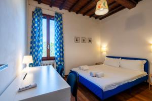 Marsuppini By Hôtea