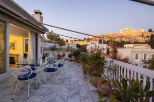 Massive 2 Apartment Combo Unbeatable Acropolis Views Sleeps 9