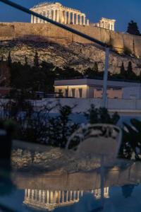 Massive 2 Apartment Combo Unbeatable Acropolis Views Sleeps 9