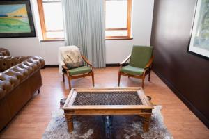 Modern Newly Renovated Bedroom City Retreat in Greenmarket Square Newly Renovated