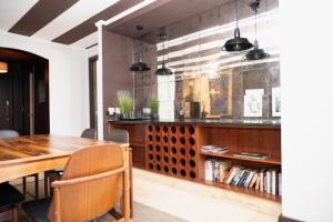 Modern Newly Renovated Bedroom City Retreat in Greenmarket Square Newly Renovated