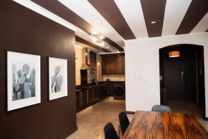 Modern Newly Renovated Bedroom City Retreat in Greenmarket Square Newly Renovated