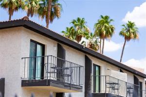 220 Fully Furnished, WiFi Included