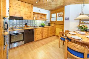 Schweizerhof Ferienwohnungen Lenzerheide 6