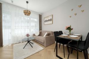 Elegant Apartments Mieszczańska Wrocław with Air Conditioning, Spa & Gym by Renters Prestige