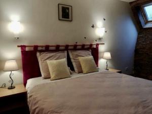 LEtable, 4- 6p huisje met houtkachel en gezamenlijk zwembad
