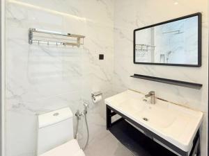 Room l 4min Walks to Pelangi Plaza