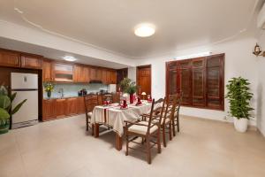 500m2 Private Villa 2 min to West Lake 6BR Jacuzzi