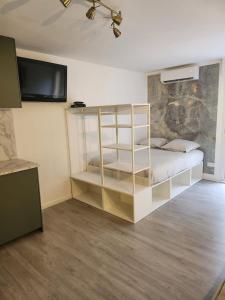 Studio Calvi avec jardinet à 2 min à pieds de la plage