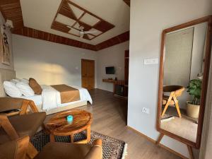 TriWa Stays Whole Villa Gardens, Naggar Manali