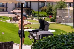 210 Fully Furnished 1BR Suite-Prime Location