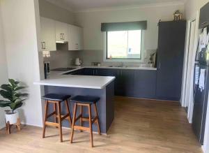 BrinCole - Pet-Friendly, Huge Deck with Epic Views & Fire Pit