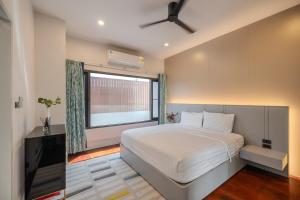 Thong Lo Private Pool Villa In Center Of Bangkok