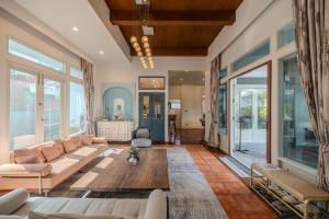 Thong Lo Private Pool Villa In Center Of Bangkok