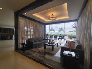 1BR with Balcony City View at Shore Residences near MOA and NAIA good for 6