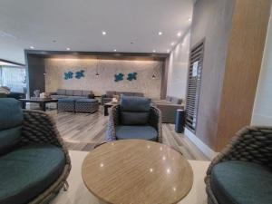 1BR with Balcony City View at Shore Residences near MOA and NAIA good for 6