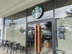 1BR with Balcony City View at Shore Residences near MOA and NAIA good for 6