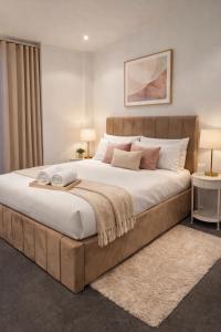 High-End Modern Two-Bedroom Apartment central