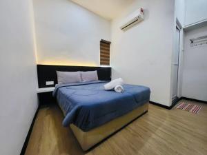 Spacious Home in the Heart of Melaka for Families 10 pax, Chill & Relax at Extra Wide Balcony, COMFY HILL