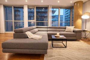 High-End Modern Two-Bedroom Apartment central