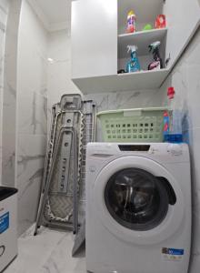 Cozy Airport Apartment