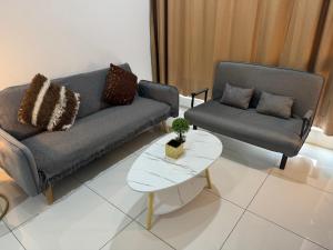 Robertson S15 KLCC Alor Street Bukit Bintang 5Pax