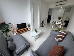 Robertson S15 KLCC Alor Street Bukit Bintang 5Pax
