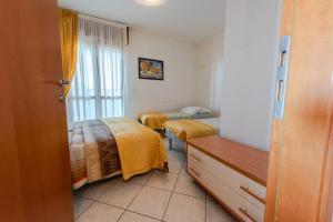 Beachfront colourful flat with swimming pool