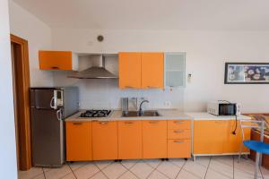 Beachfront colourful flat with swimming pool