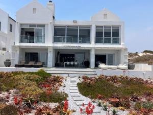 Shelley Point On Sea