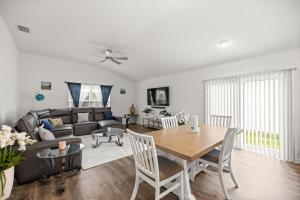 Cozy 2BR Near Eastport Town Square & Middleton