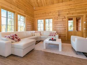 Holiday Home Lokinsiipi by Interhome