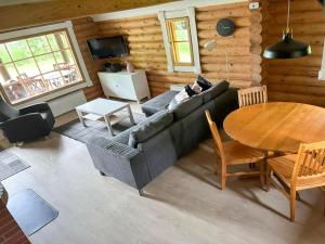 Holiday Home Metsä-pihlaja by Interhome