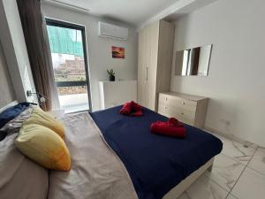 The Comfy Stay Apartment-2 Bedroom, Near Shops, Restaurants & Bus Stop
