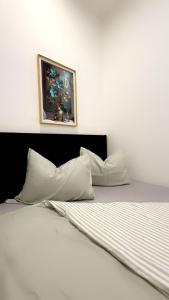 A 2BR Apt Next to AKH