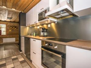 Holiday Home Juurakkopirtti by Interhome