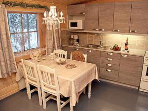 Holiday Home Metsäpirtti by Interhome