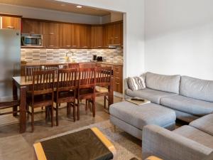 Holiday Home 4 seasons a 2 by Interhome