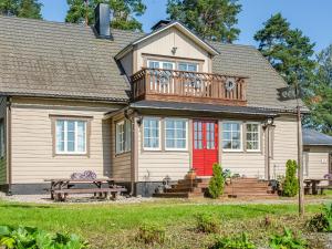 Holiday Home Päätalo- mökkilomat ja perhejuhlat by Interhome