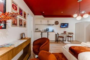 LÉcrin Rouge Escapade Romantique et Balnéo Privé