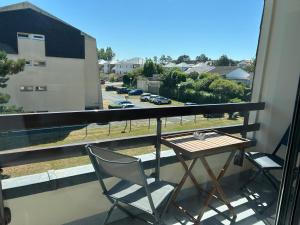 Appartement renové au calme, 1 chambre, balcon, proche mer